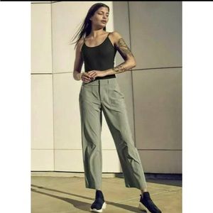 NWT Athleta Tribeca Utility Crop size 10 green sage